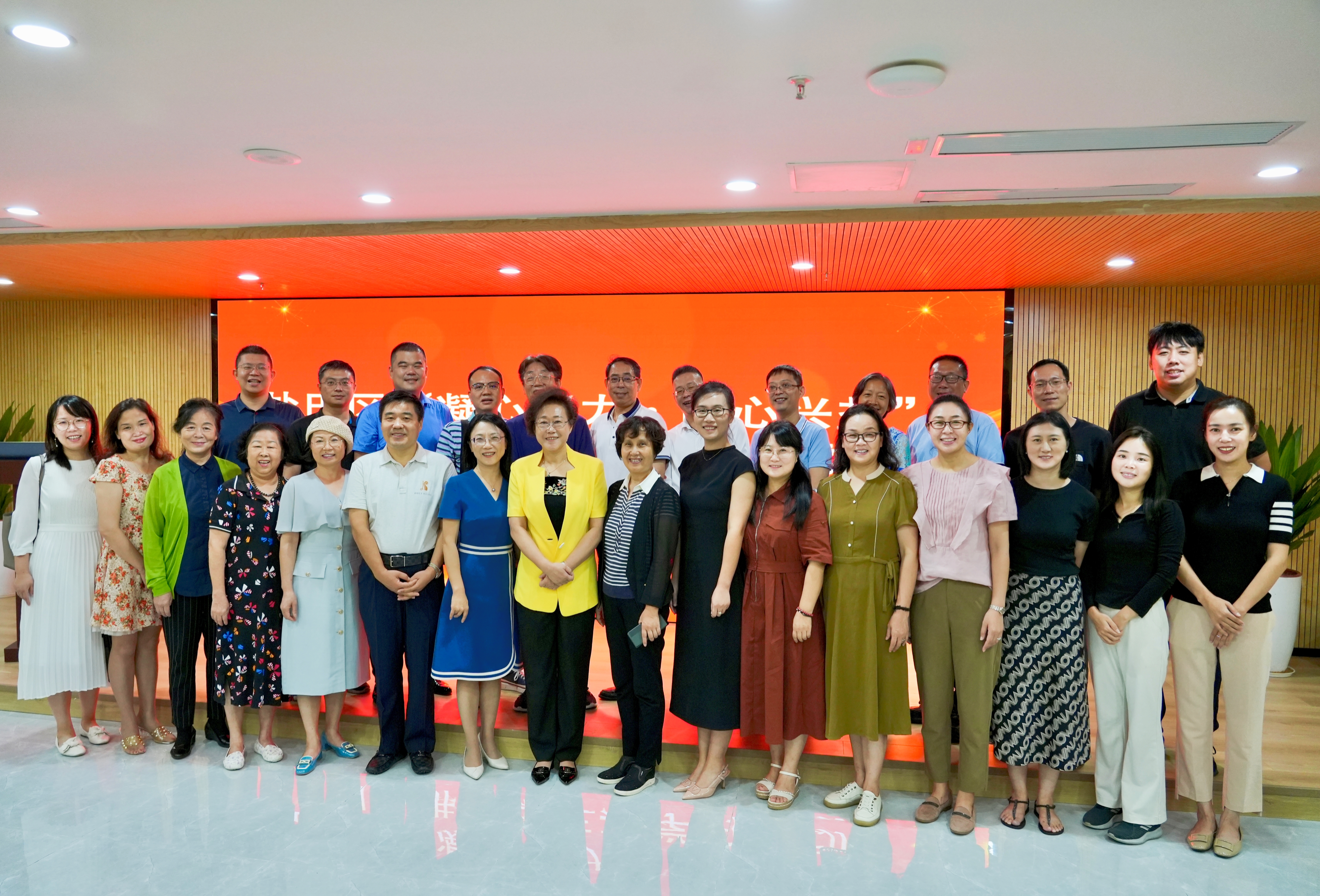 08-17 “凝心聚力&middot;同心兴盐”同心讲堂第三期学习活动 合影（深圳民盟）.jpg