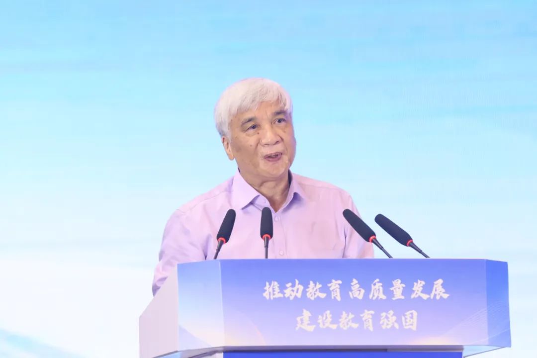 丁仲礼主席讲话.jpg