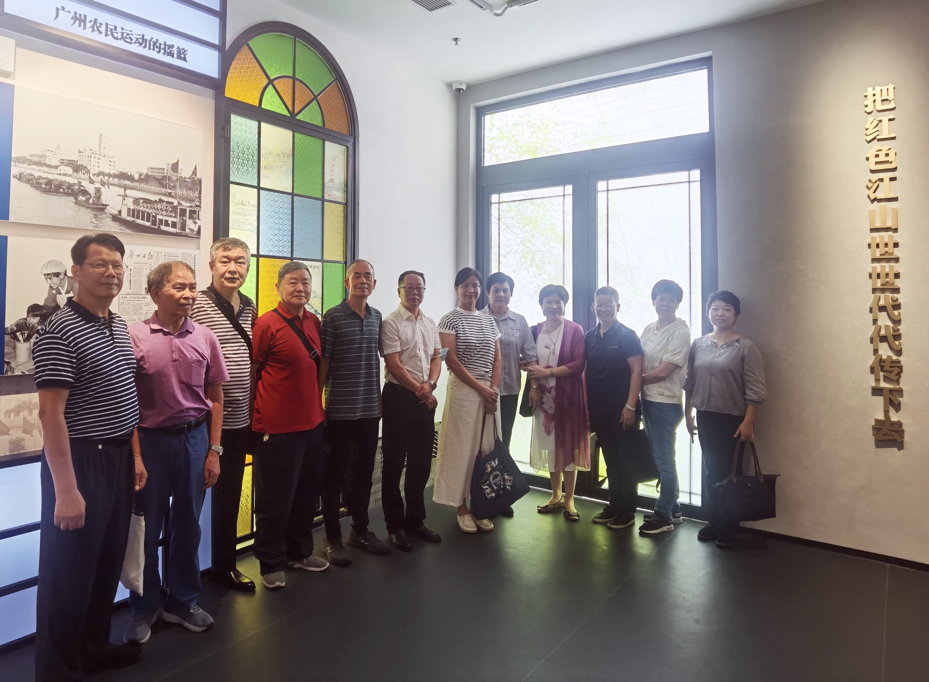 2023.09.21 机关退休干部开展主题教育暨中秋国庆慰问活动01.jpg