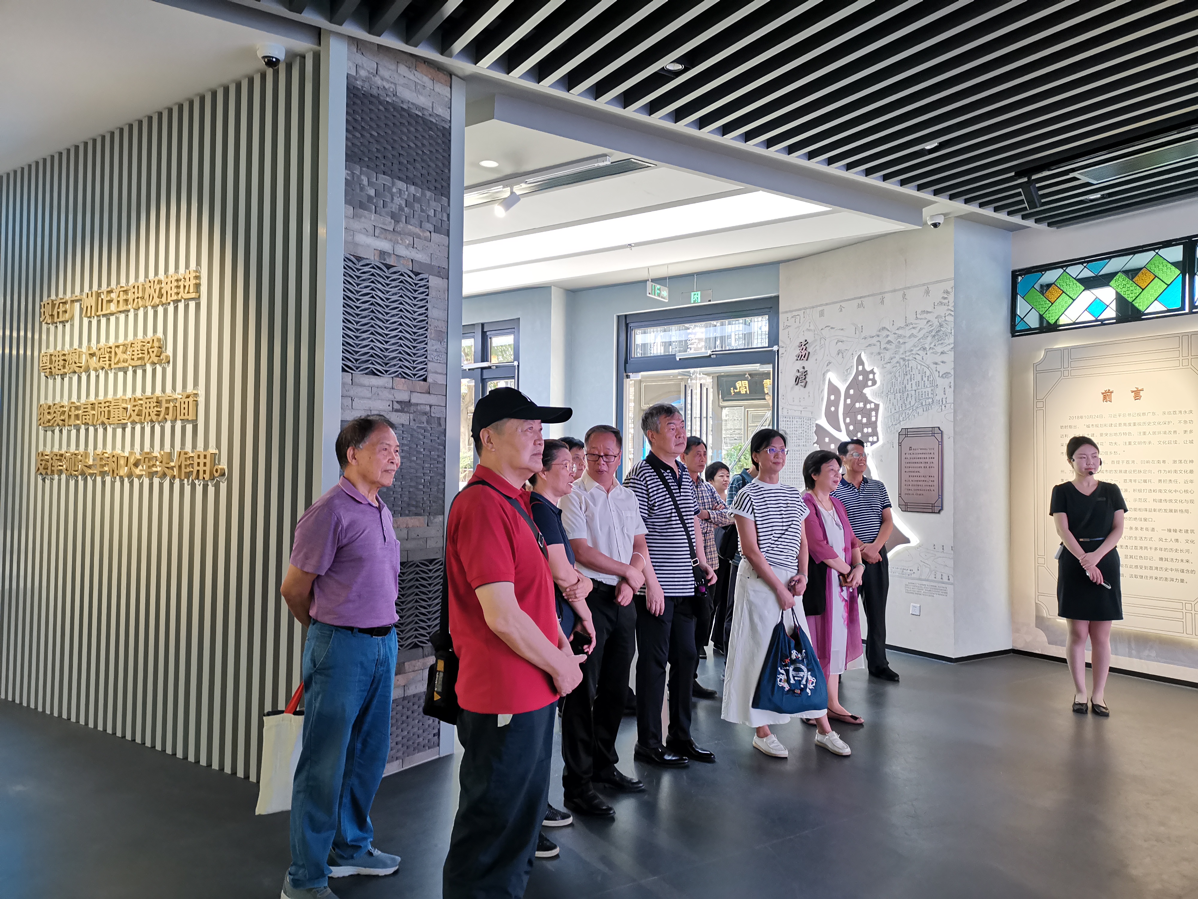 2023.09.21 机关退休干部开展主题教育暨中秋国庆慰问活动02.jpg