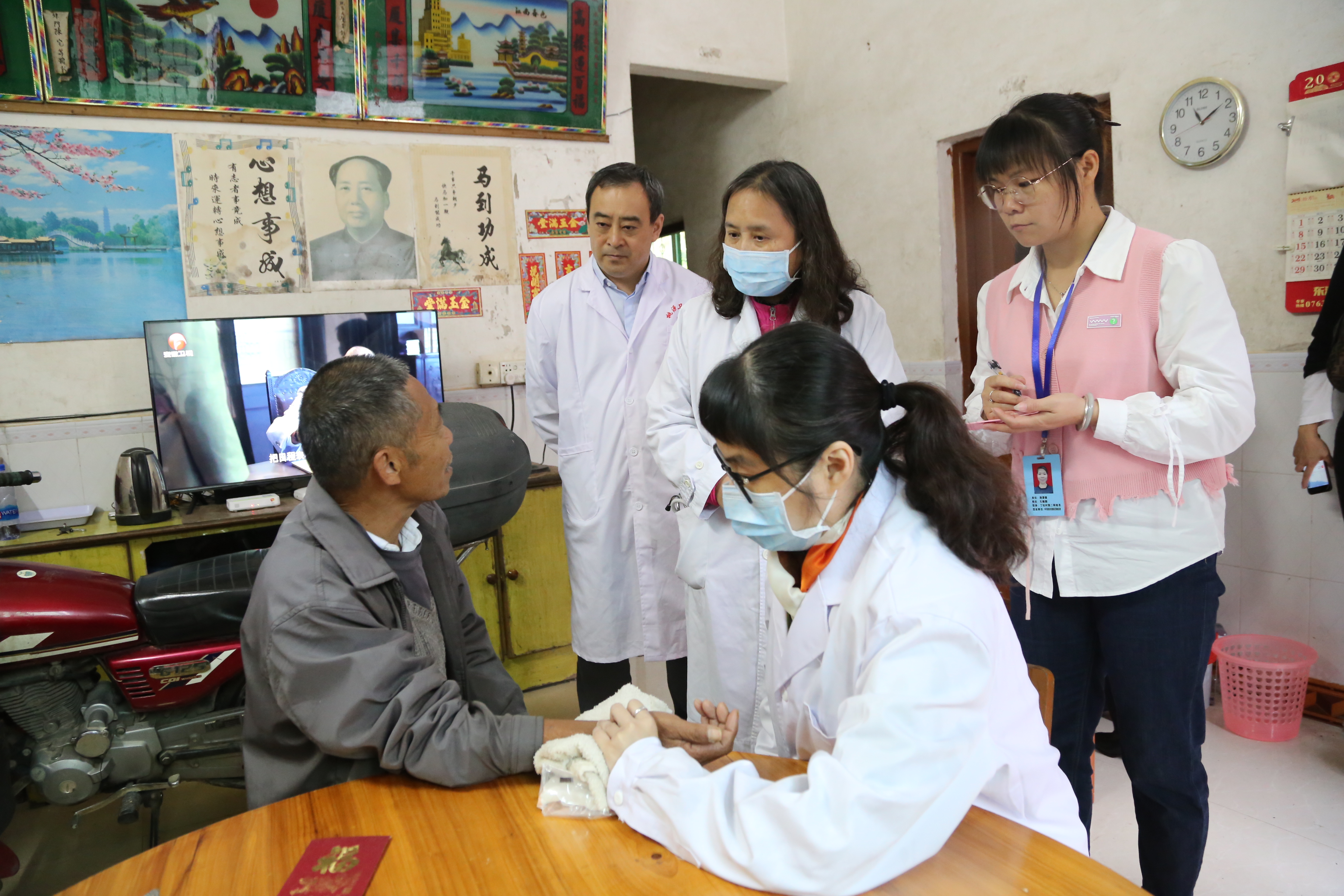 6.上门义诊.JPG