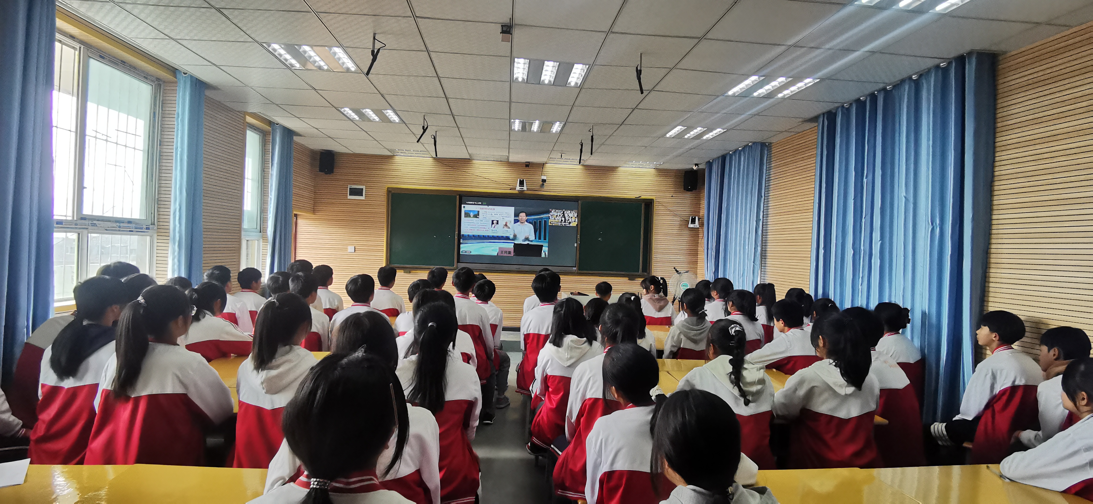 撒拉溪中学收看现场.jpg