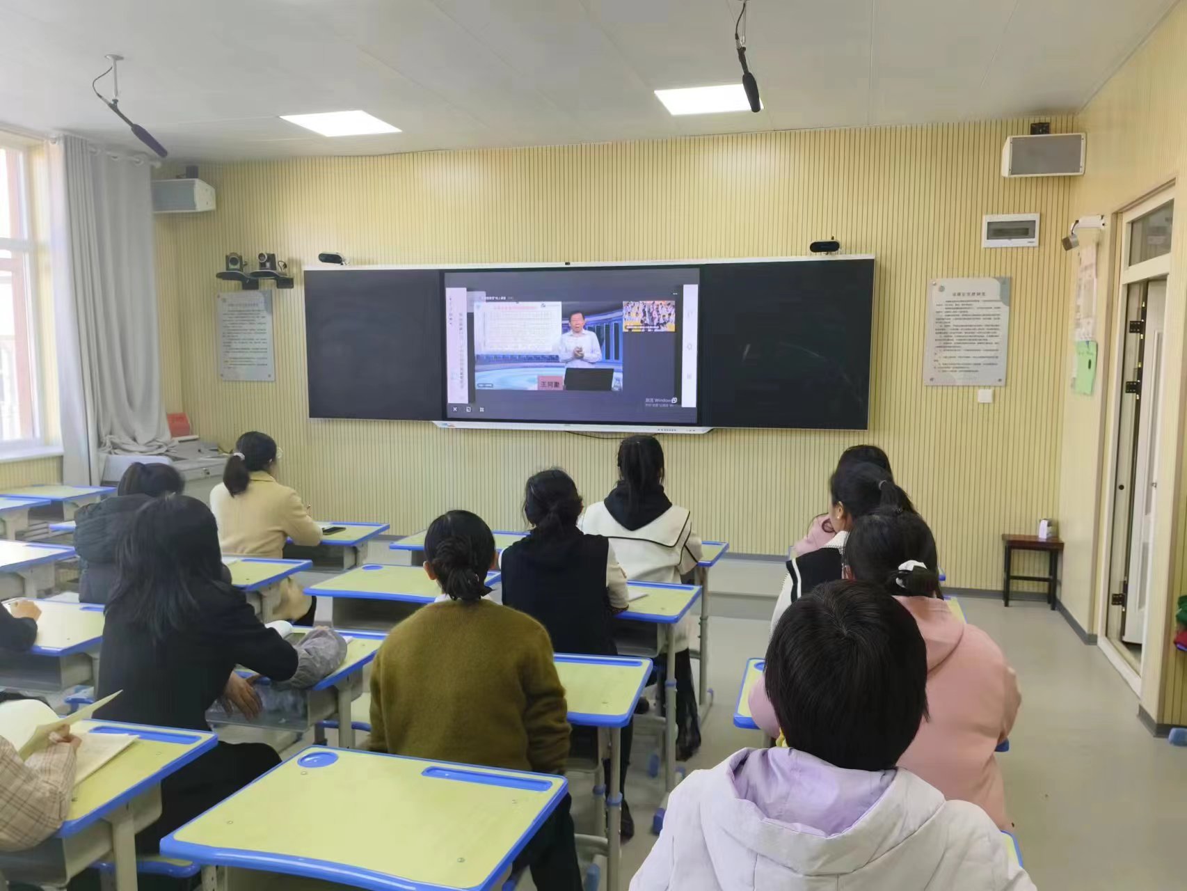 中卫学校收看现场.jpg