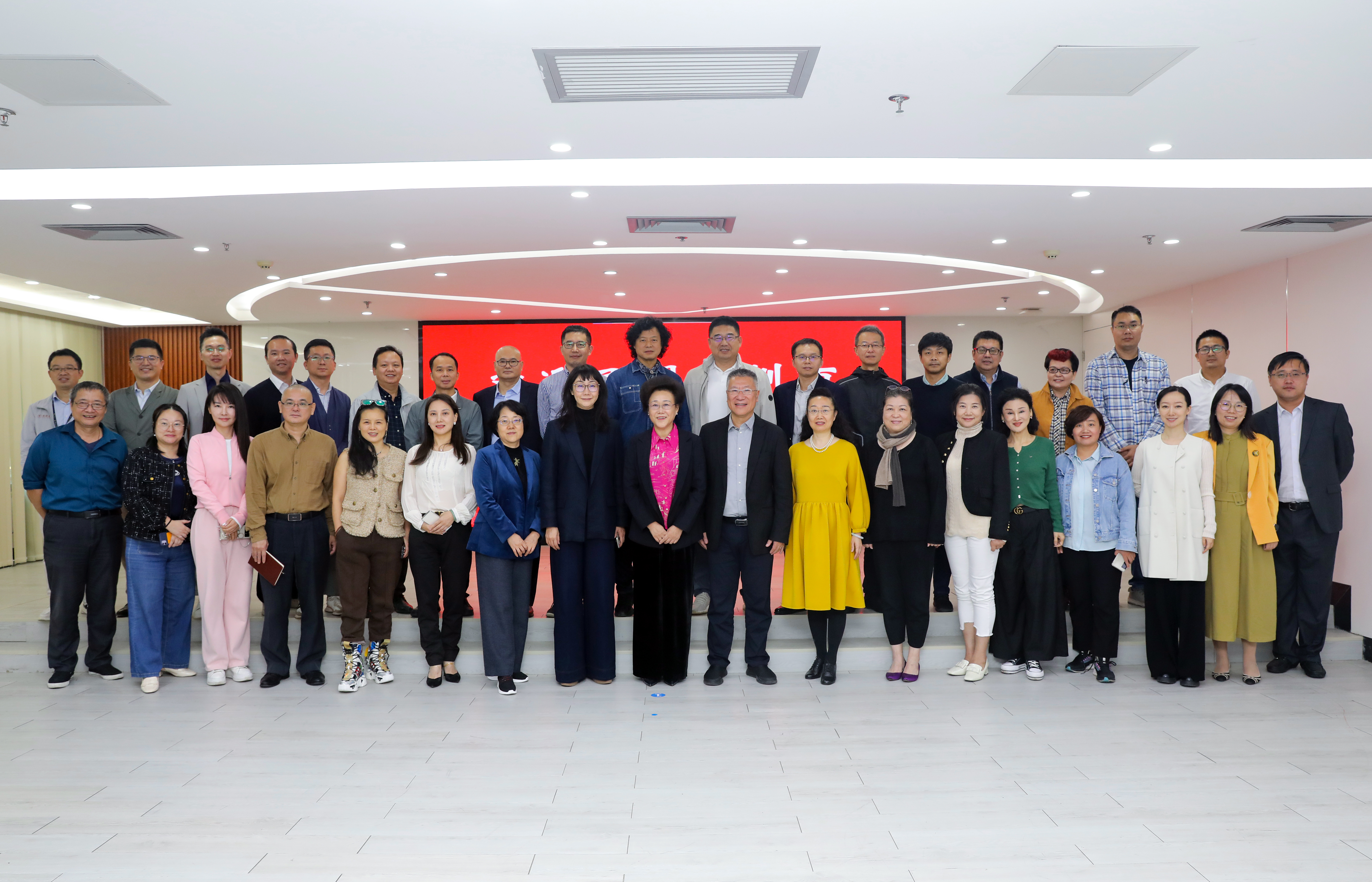 吴以环主委赴民盟南山区总支调研2.jpg