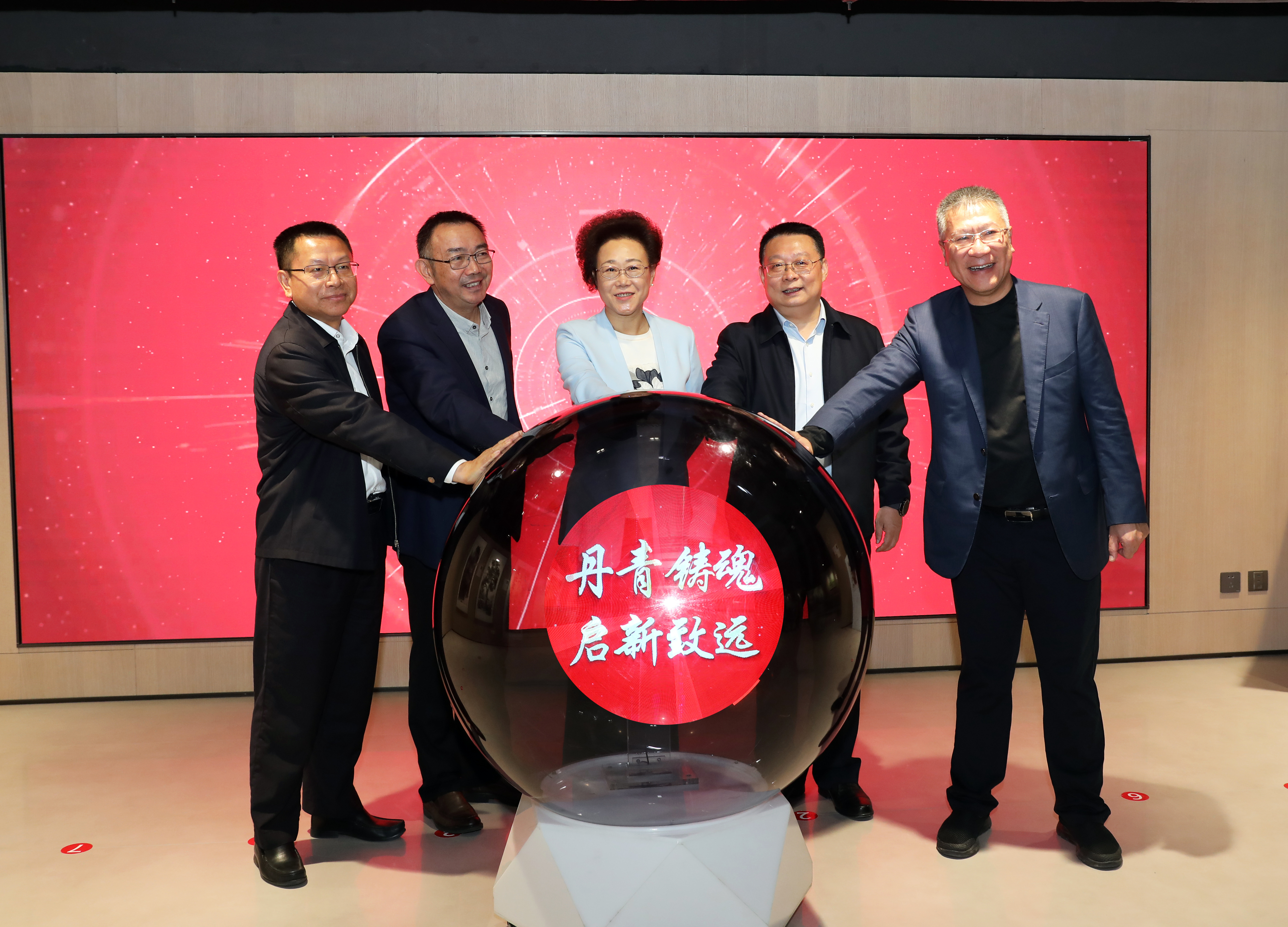 主题教育书画展暨书画院成立作品展1.jpg