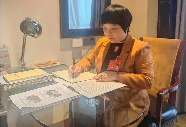 李丹.png