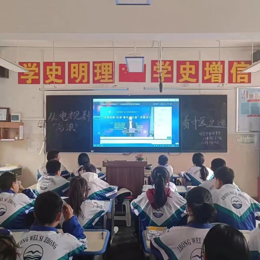 学生听讲现场.jpg