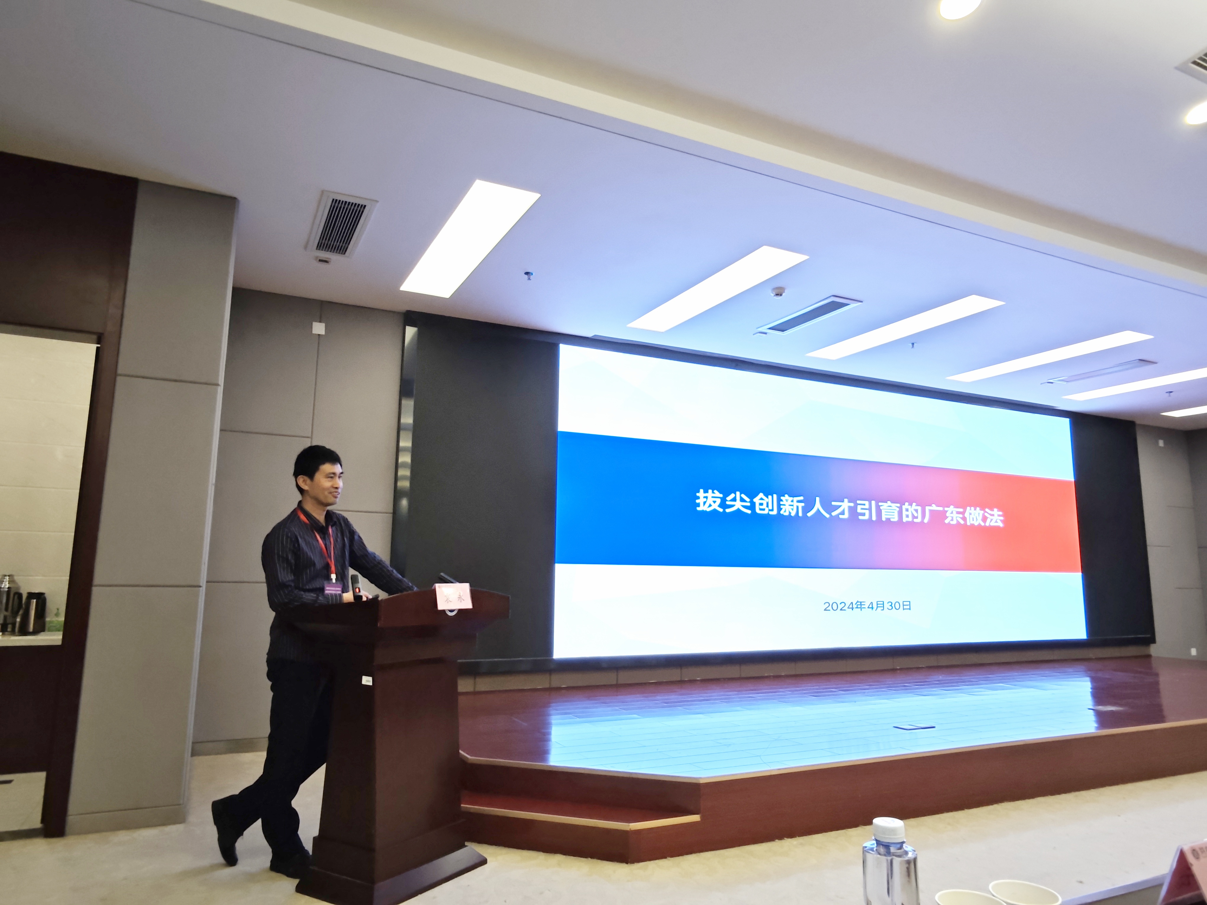 袁永作专题报告.jpg