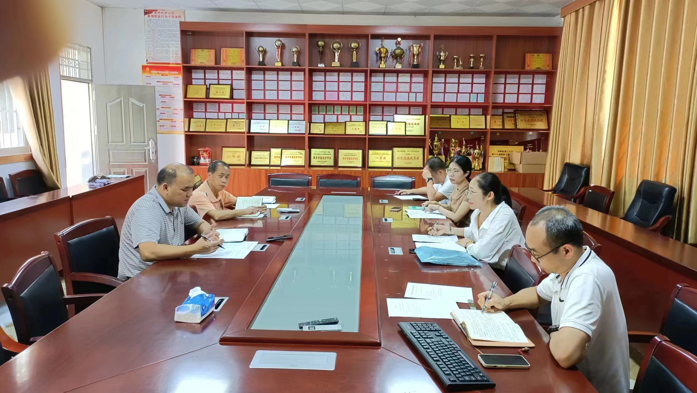 图13 浸潭一中座谈调研.jpg