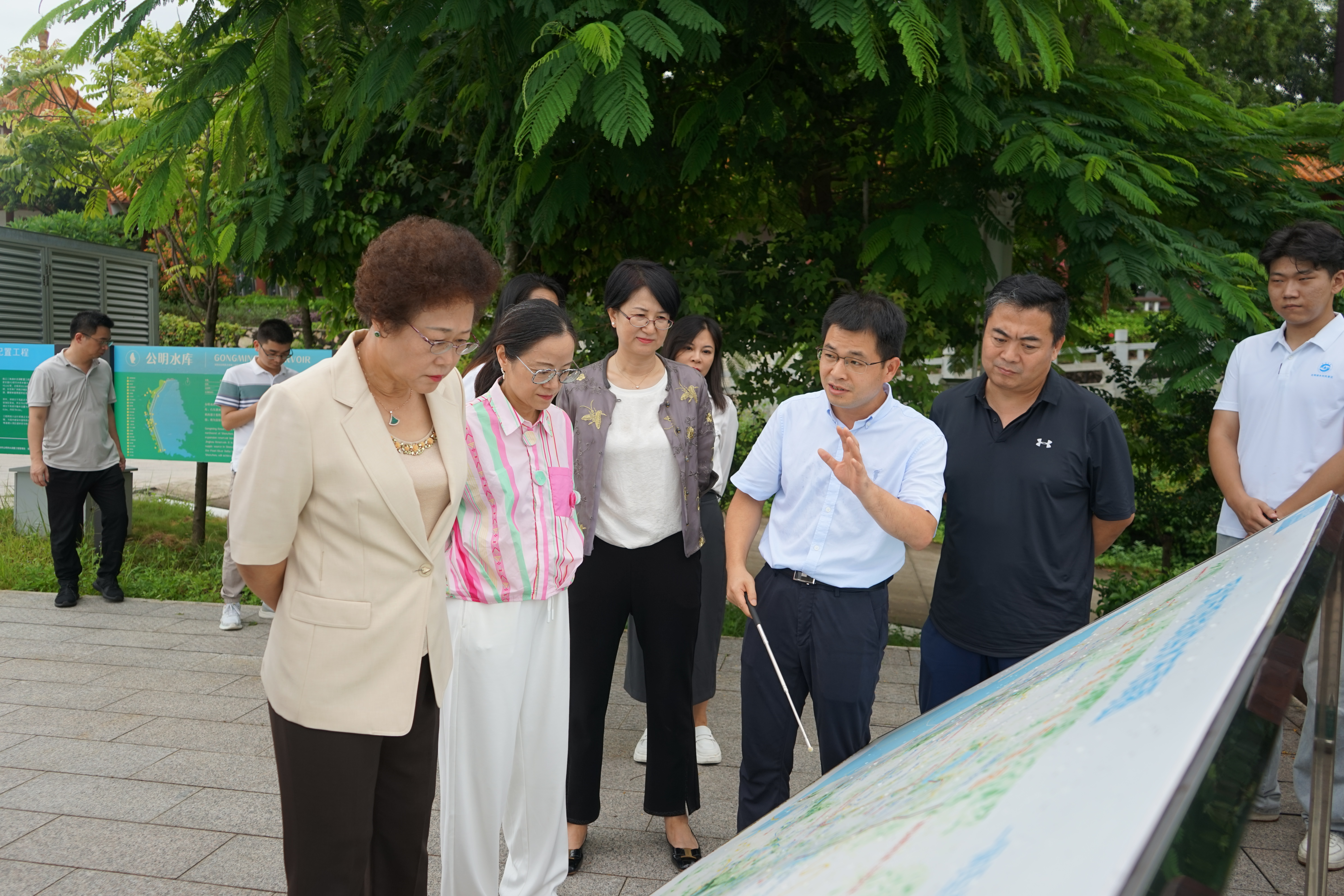 民盟深圳市委会赴光明科学城调研2.JPG