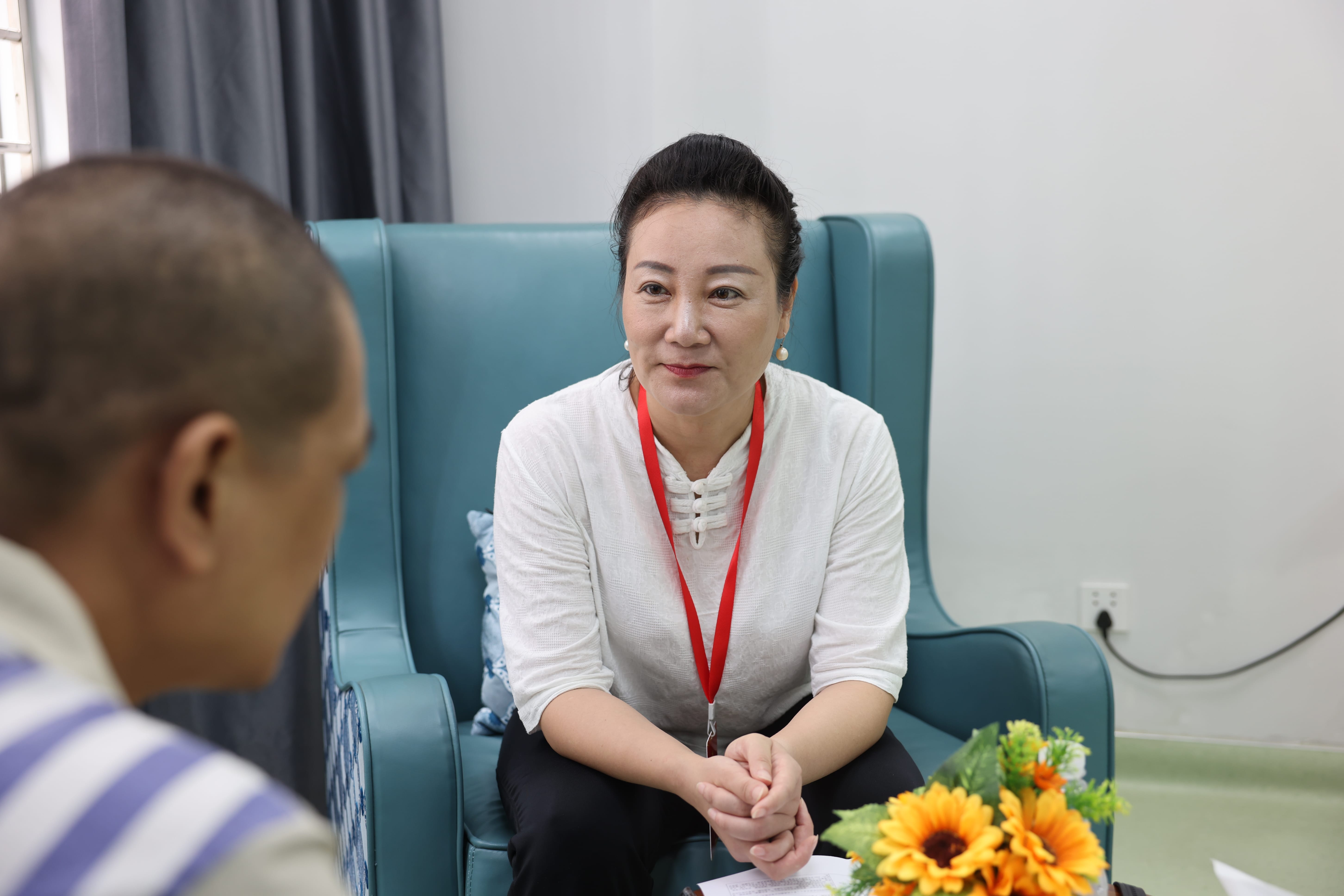 民盟深圳市委会赴深圳监狱开展黄丝带帮教活动3.JPG