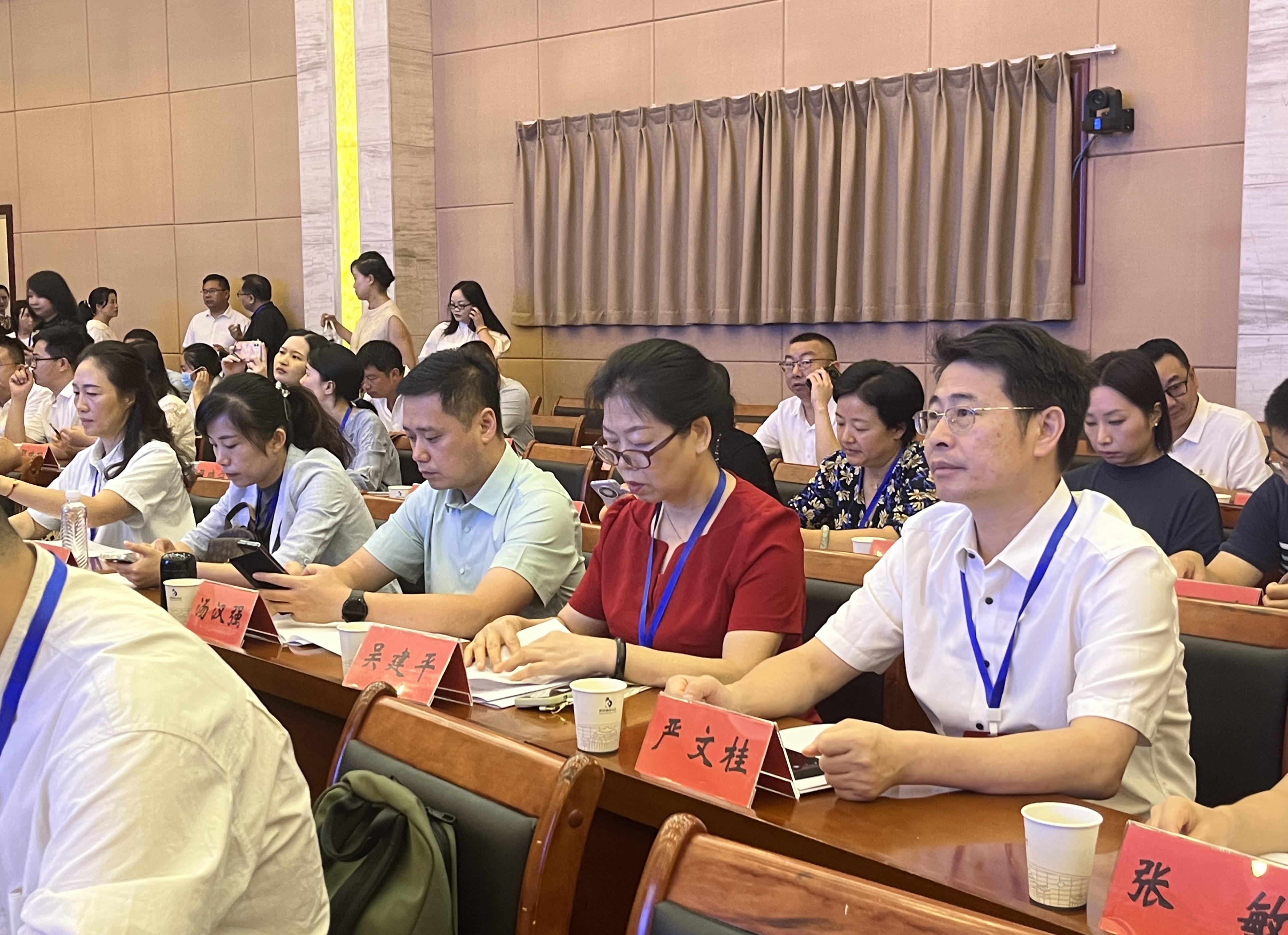 广东参会校长.jpg
