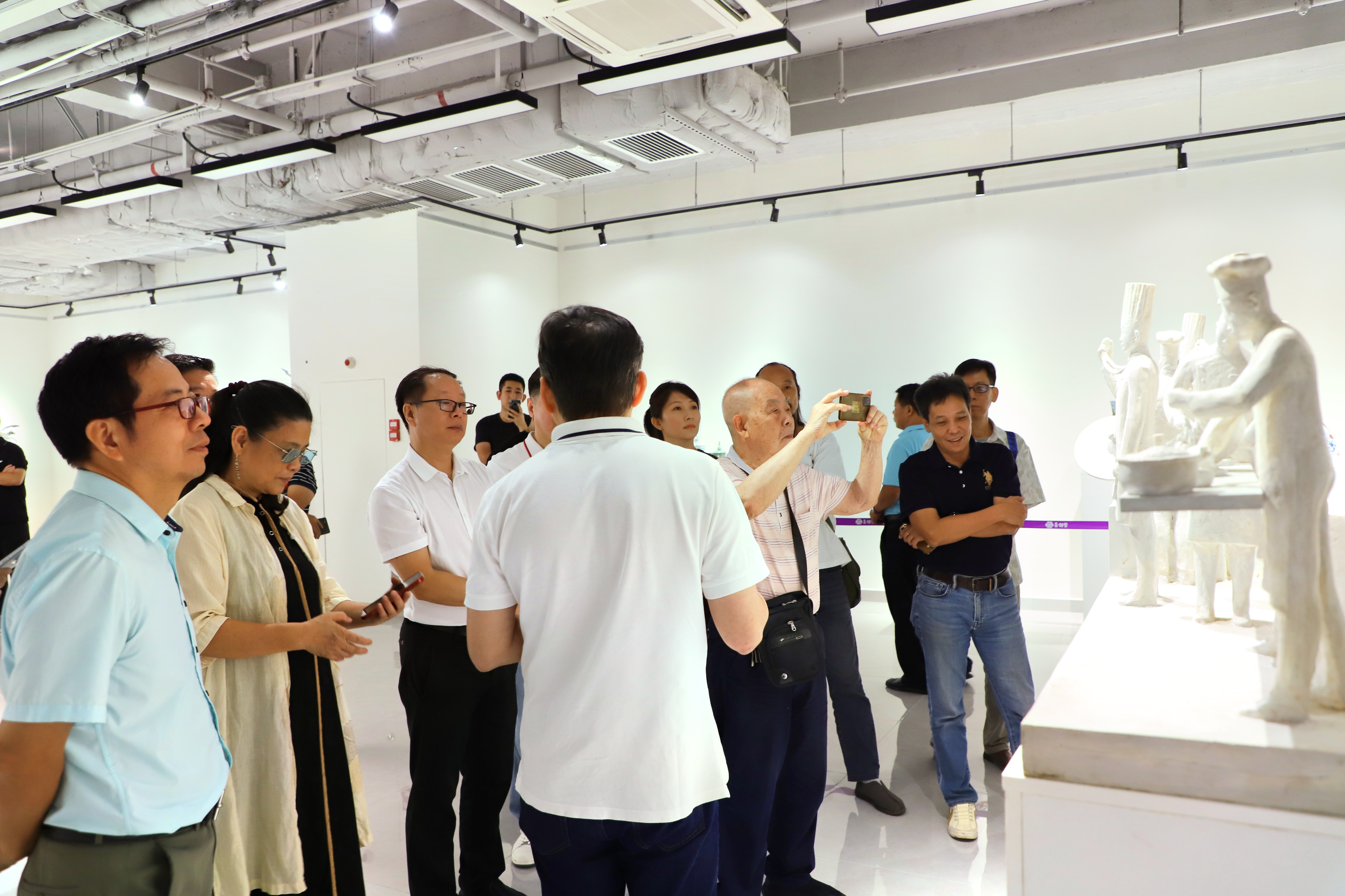观展.jpg