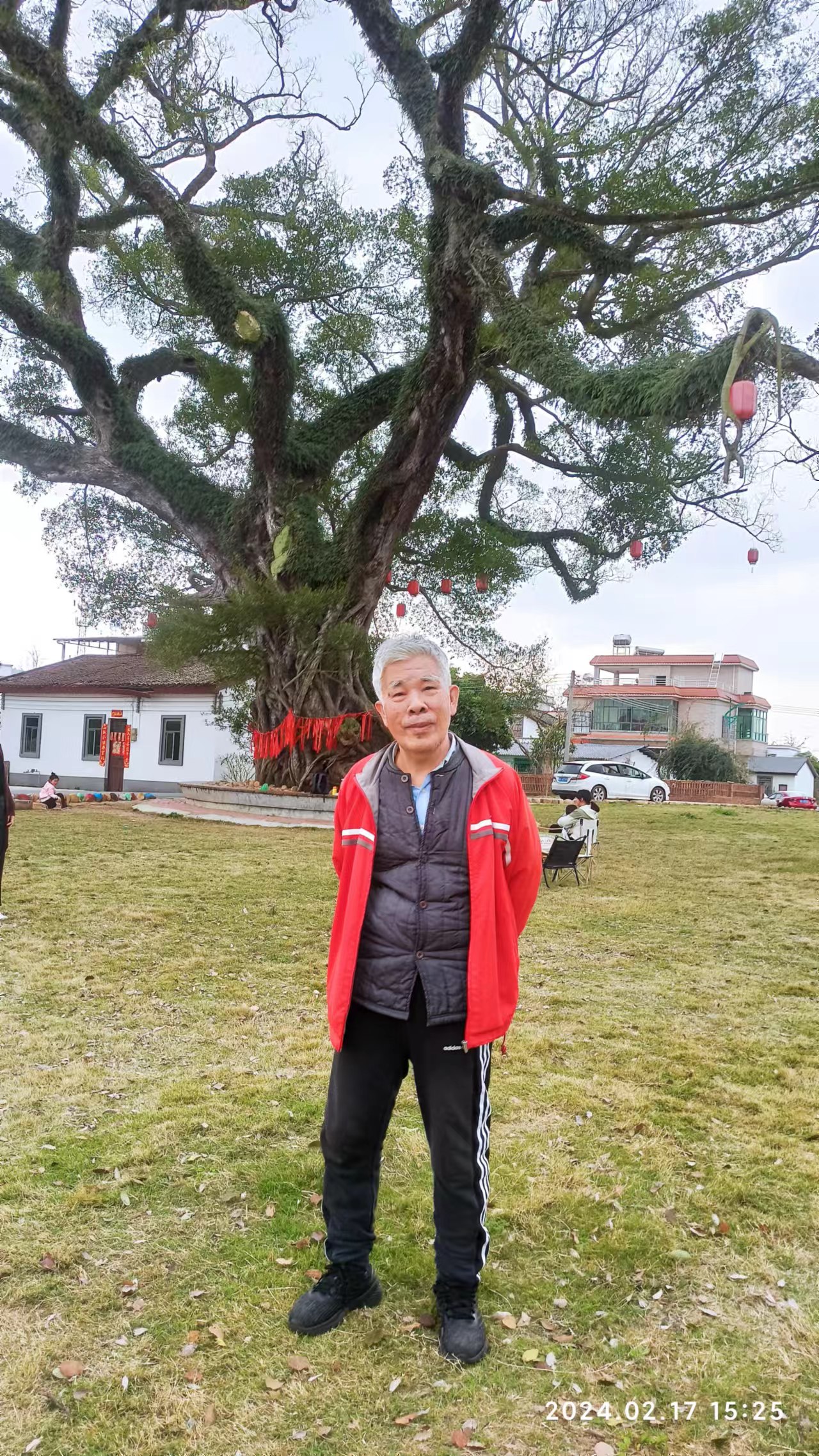 曾汉祥单人照.jpg