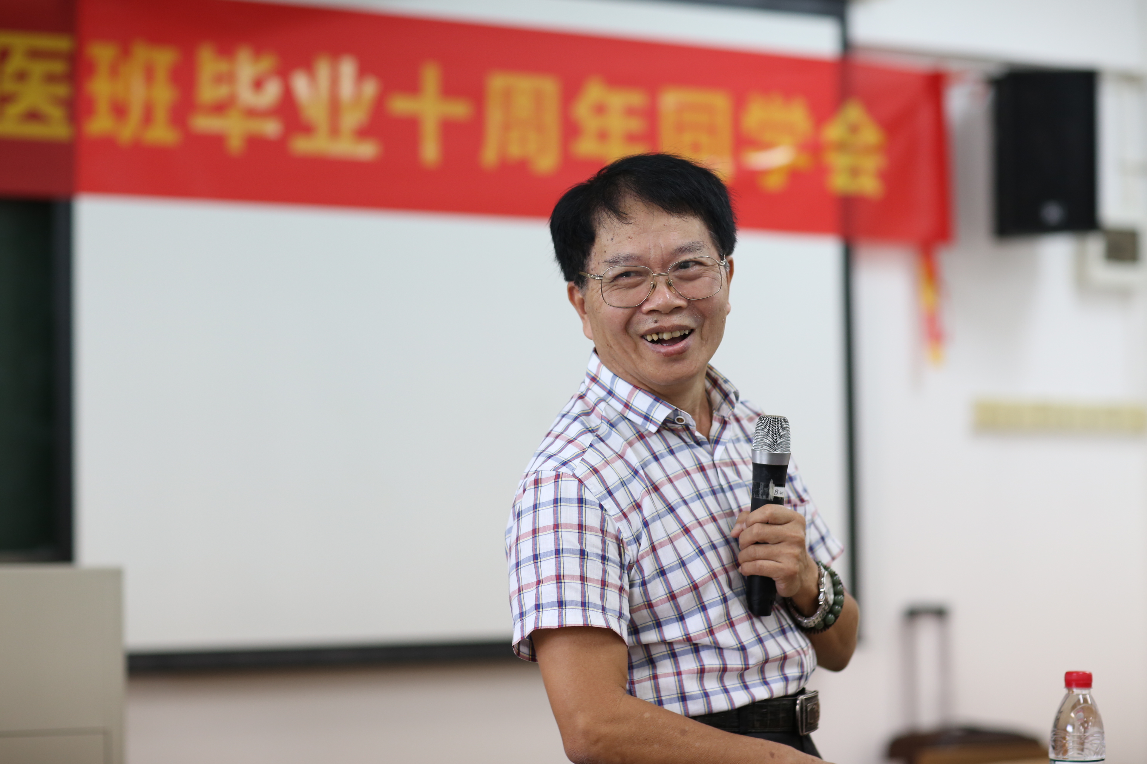 张教授图1.jpg