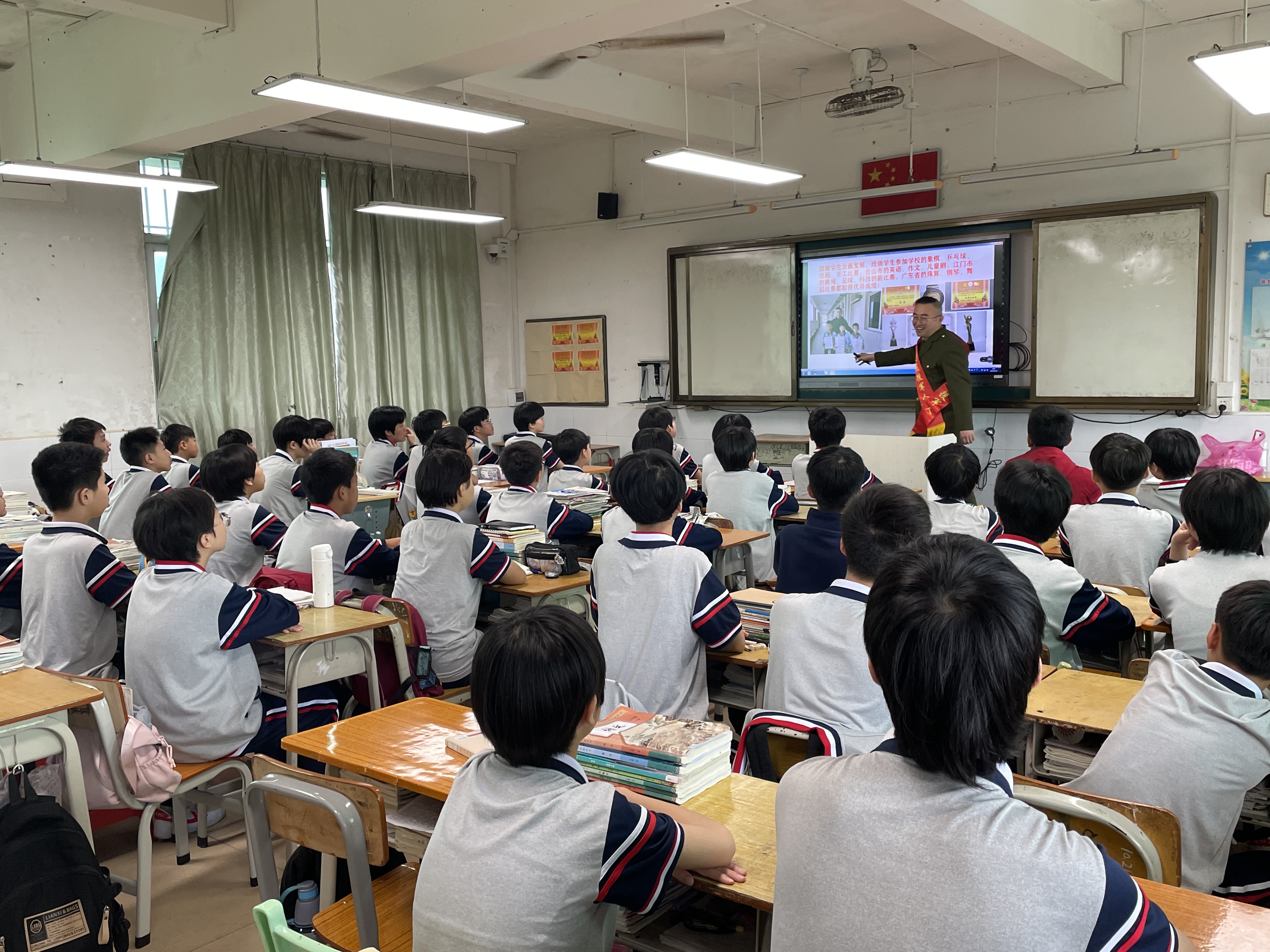 张廉城老师：讲授《国防教育入校园 培育强国新少年》.jpg