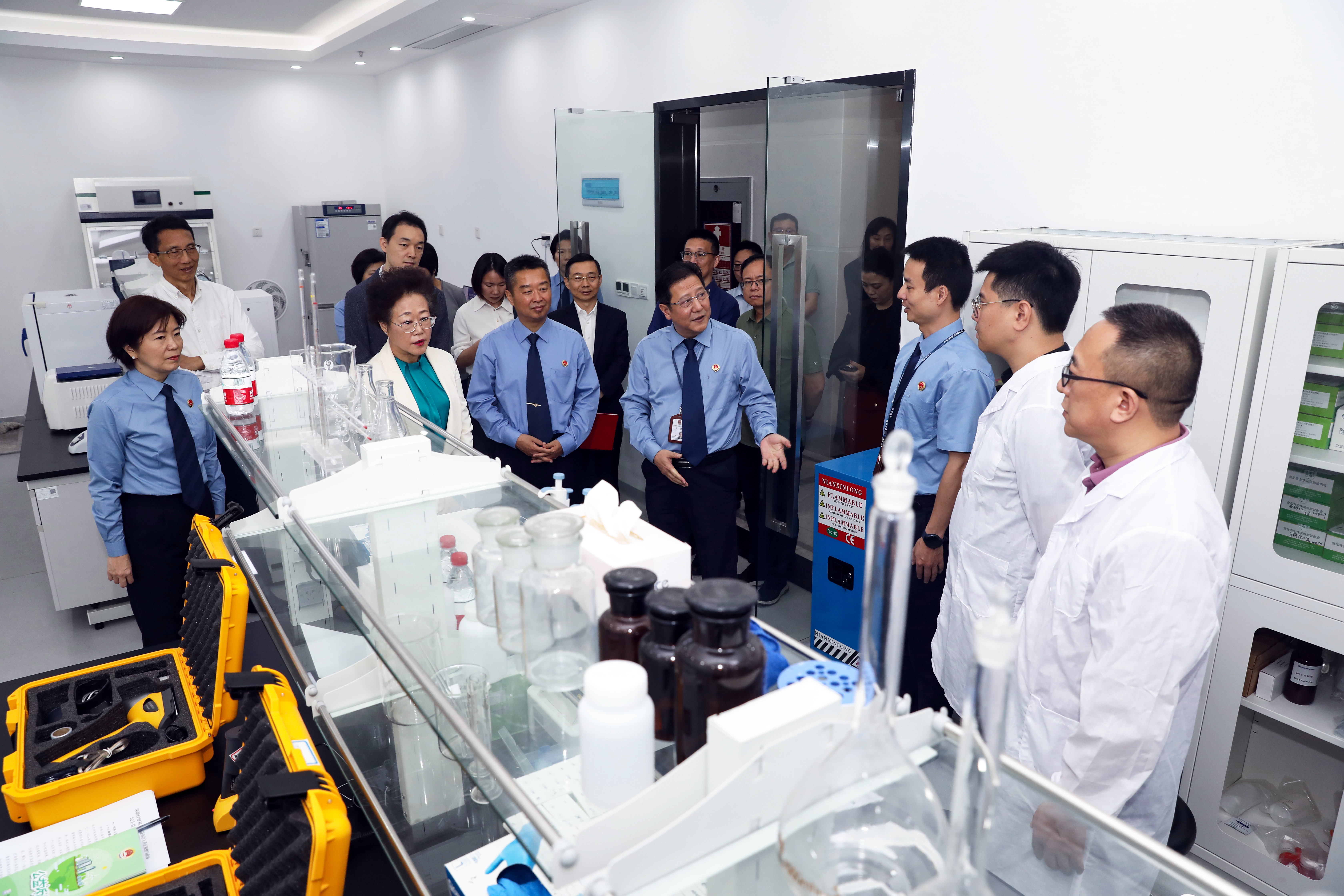 民盟深圳市委会联合市政协科教卫体委前往市检察院开展食品药品安全专题调研5.jpg