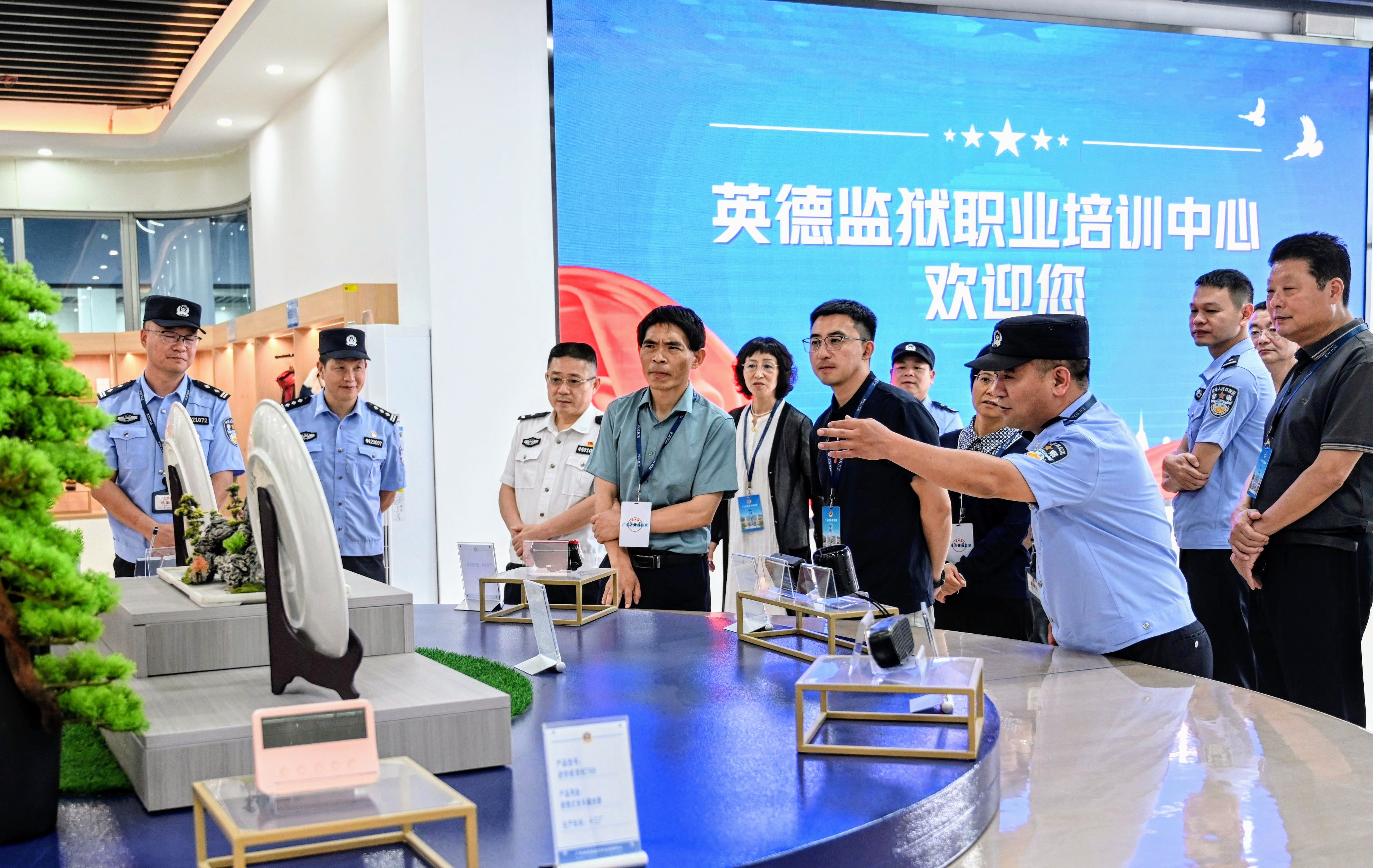 2.英德监狱调研.jpg