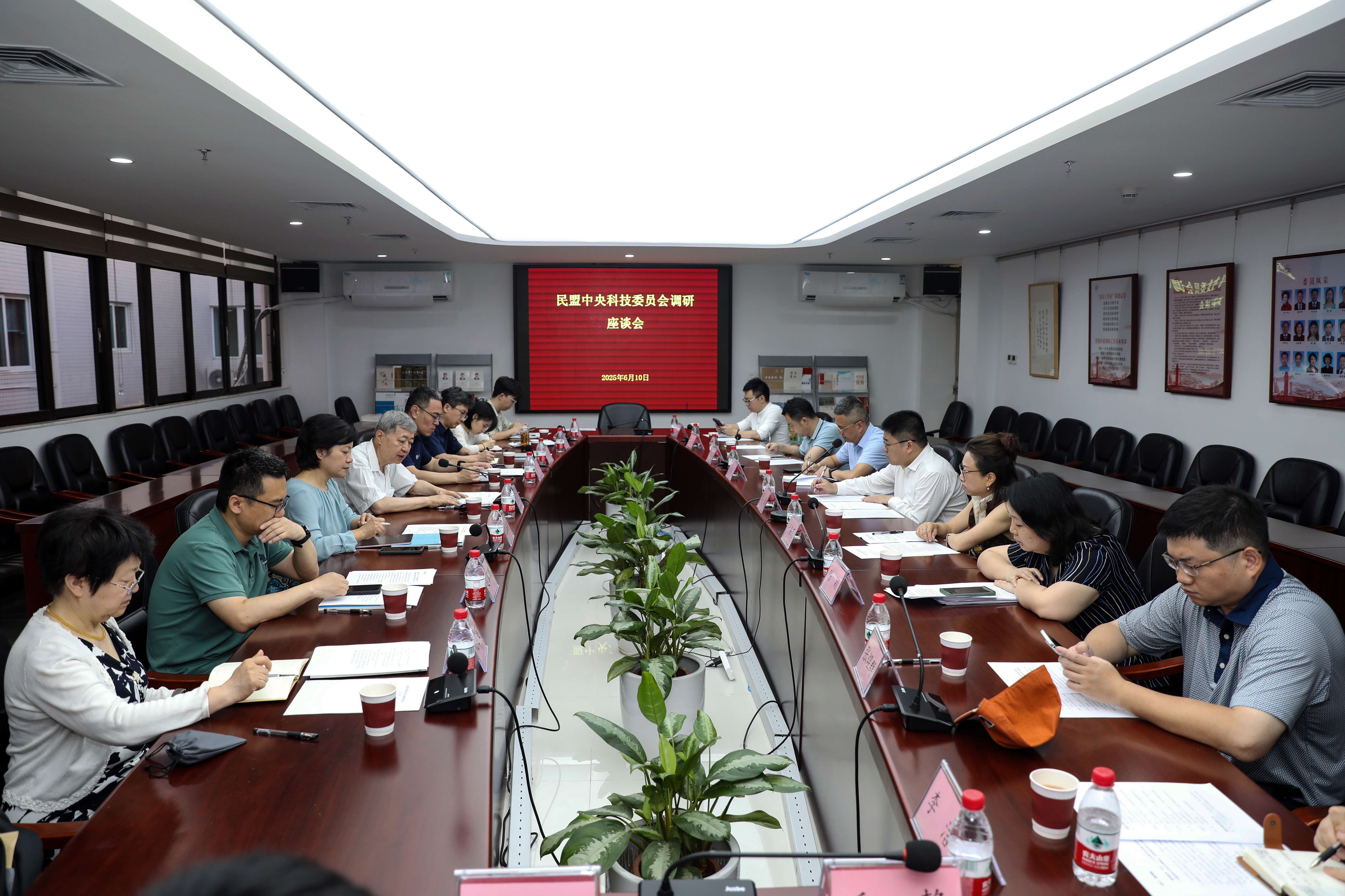 民盟中央科技委员会调研组来深调研3.jpg