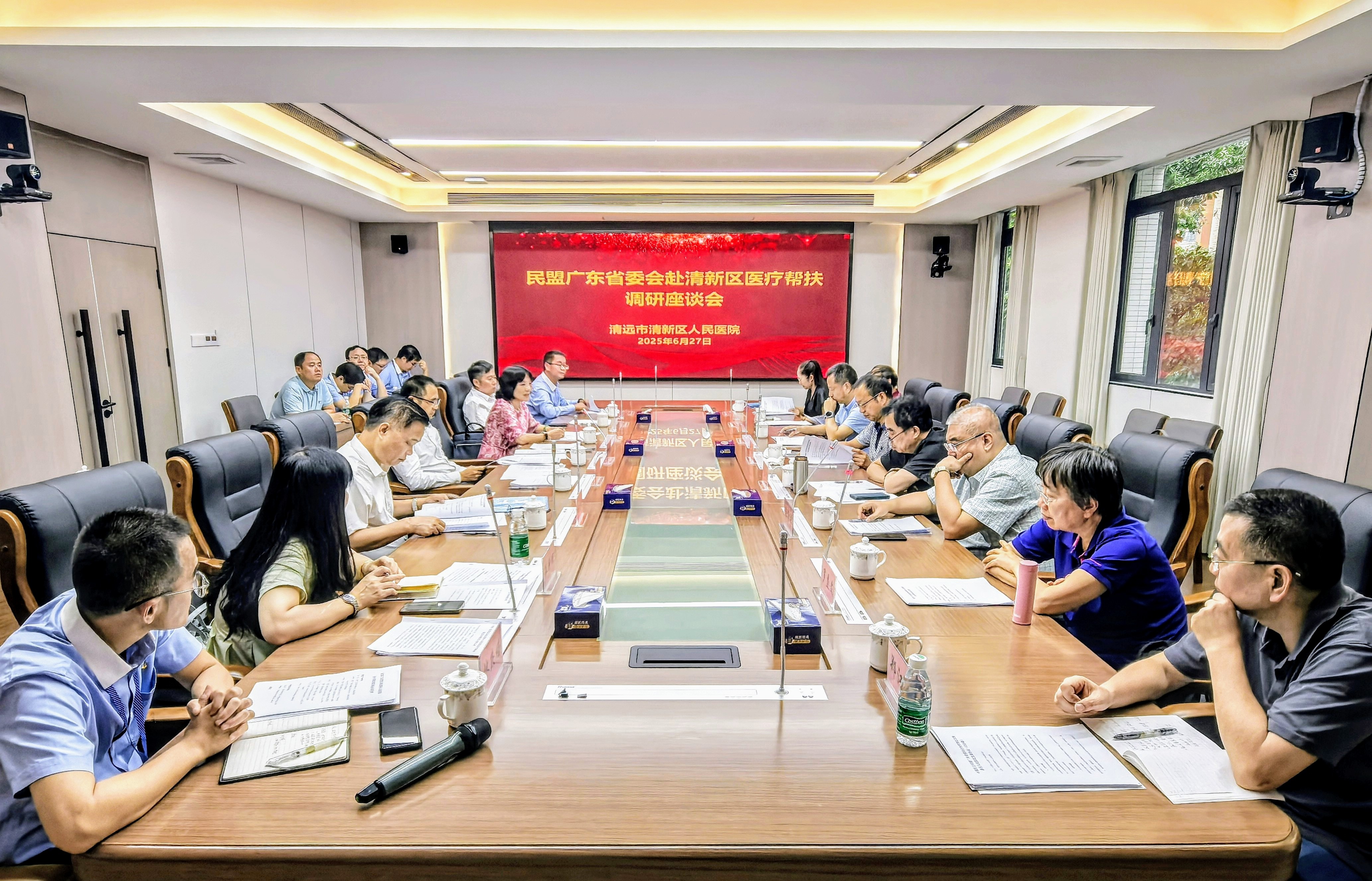1.座谈会现场.jpg