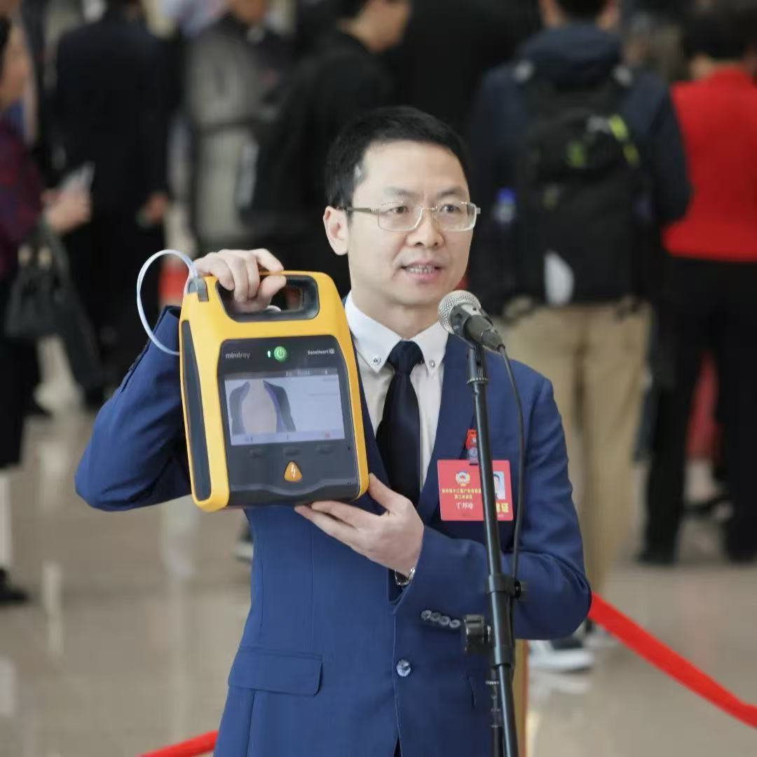 四、2019年1年,广东省政协会议上建议“在公共场所安置自动体外除颤器”.jpg