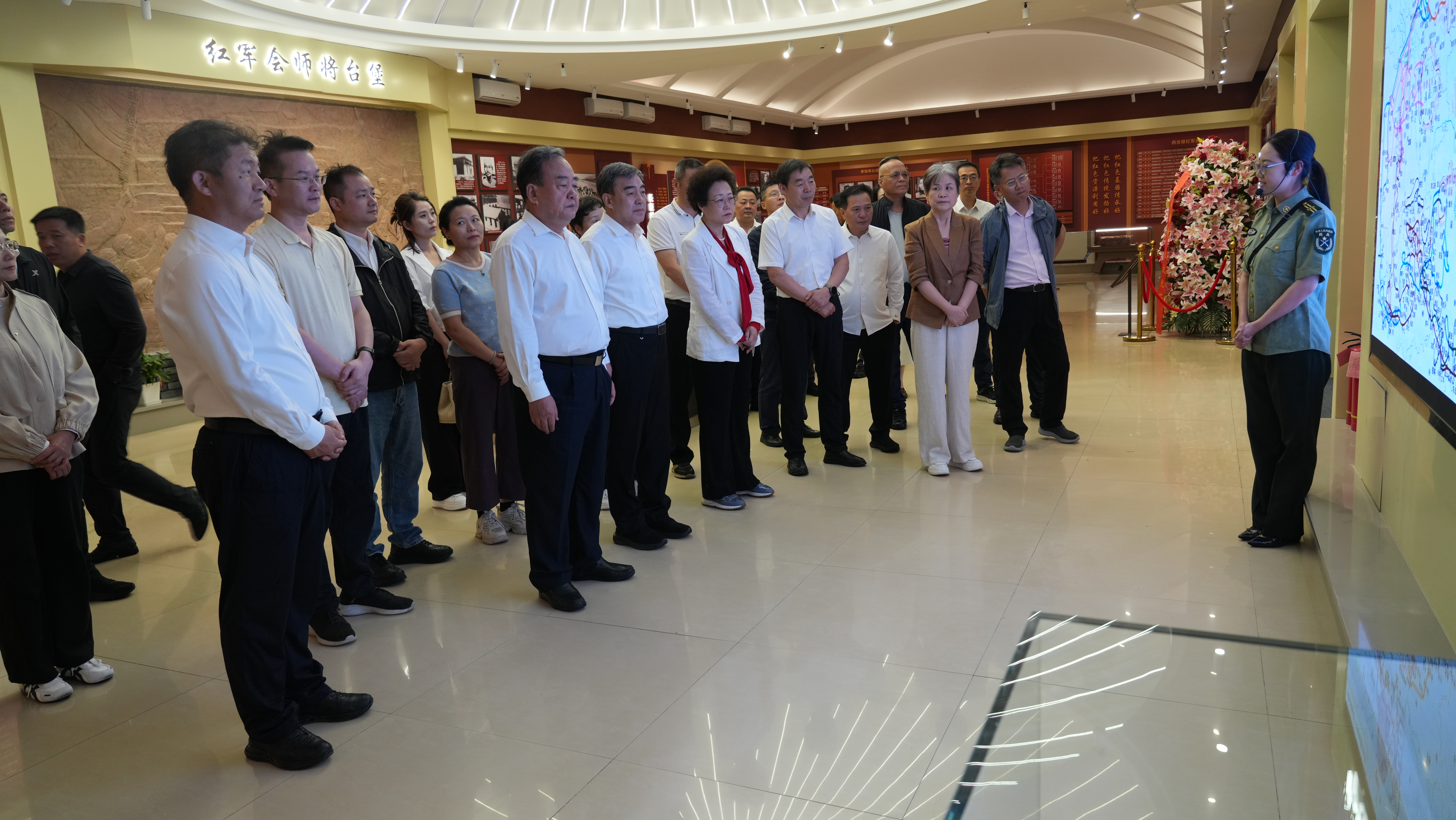 参观将台堡三军会师纪念馆.jpg