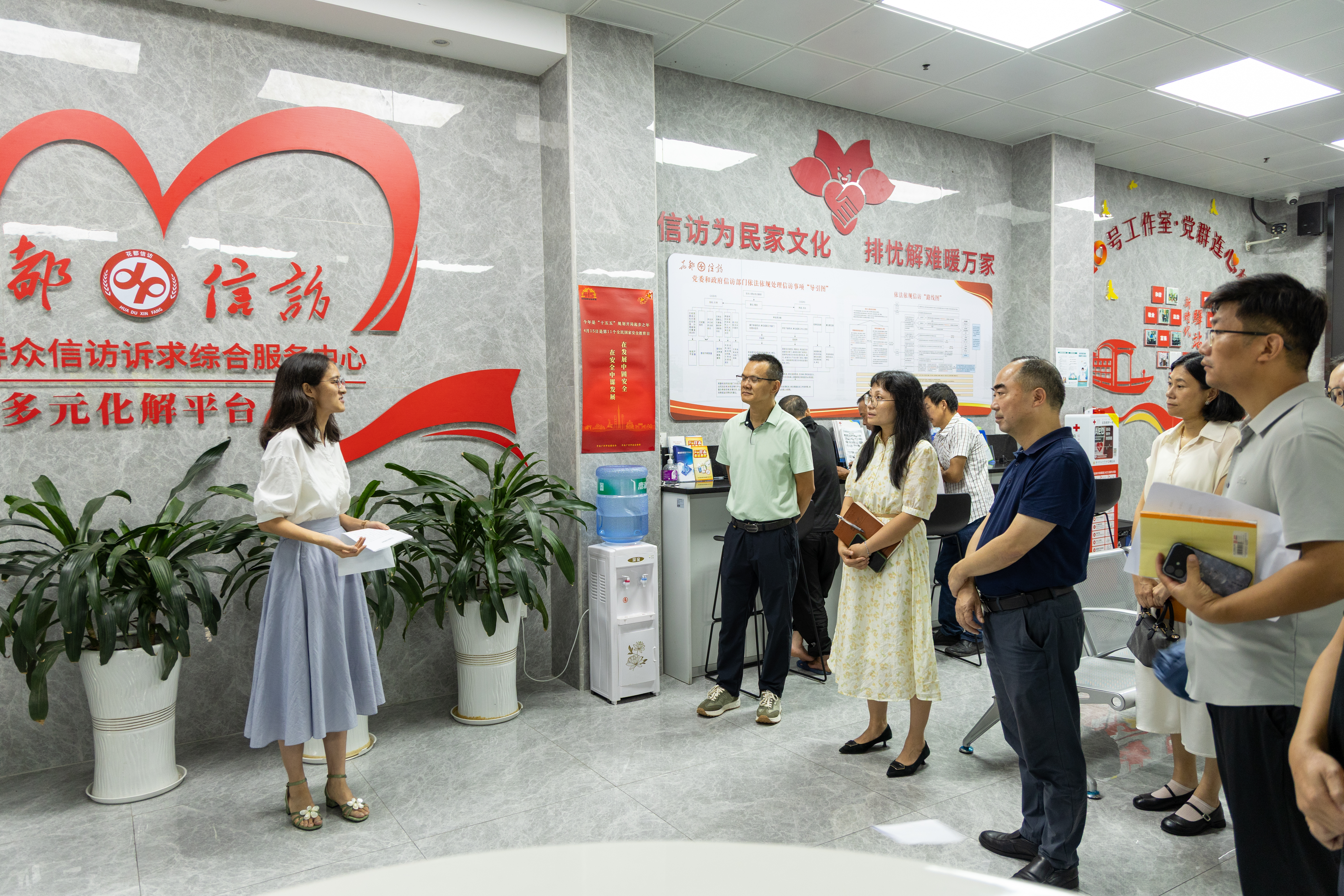 2026年8月13日，民盟花都区基层委员会组织班子成员、各支部主委及骨干盟员，赴花都区信访局开展“参政为公、实干为民”主题教育实践活动.jpg