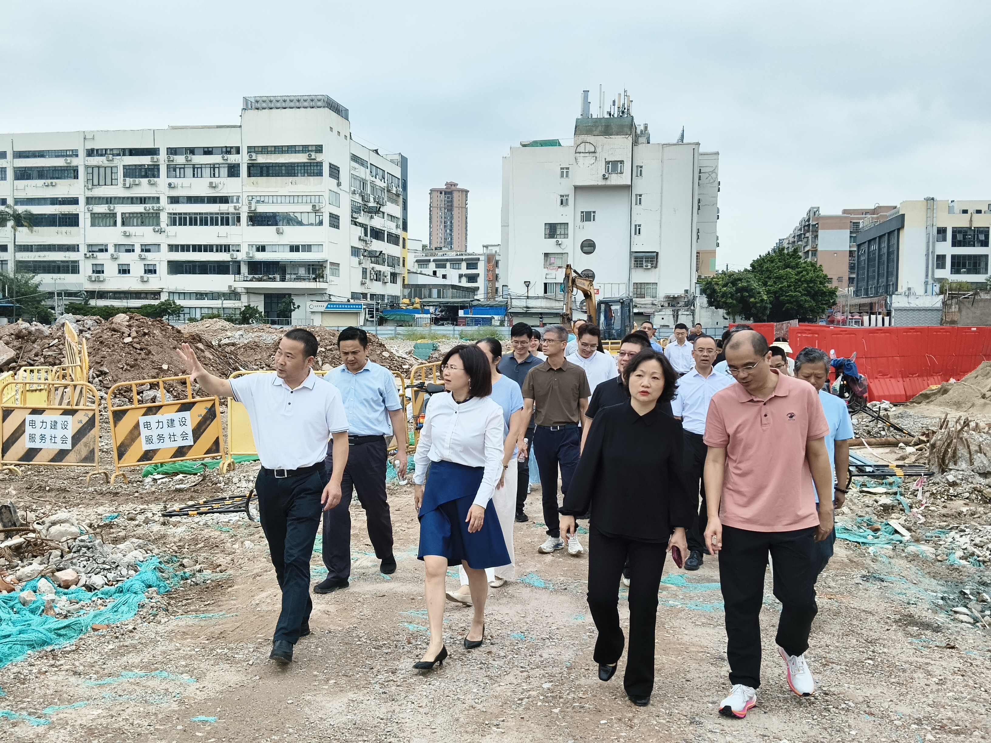 2026年9月4日，民盟、民建市委会联合调研广州新中轴线海珠片区，深入了解城中村改造和重点项目建设情况，副主委徐丹参加2.jpg